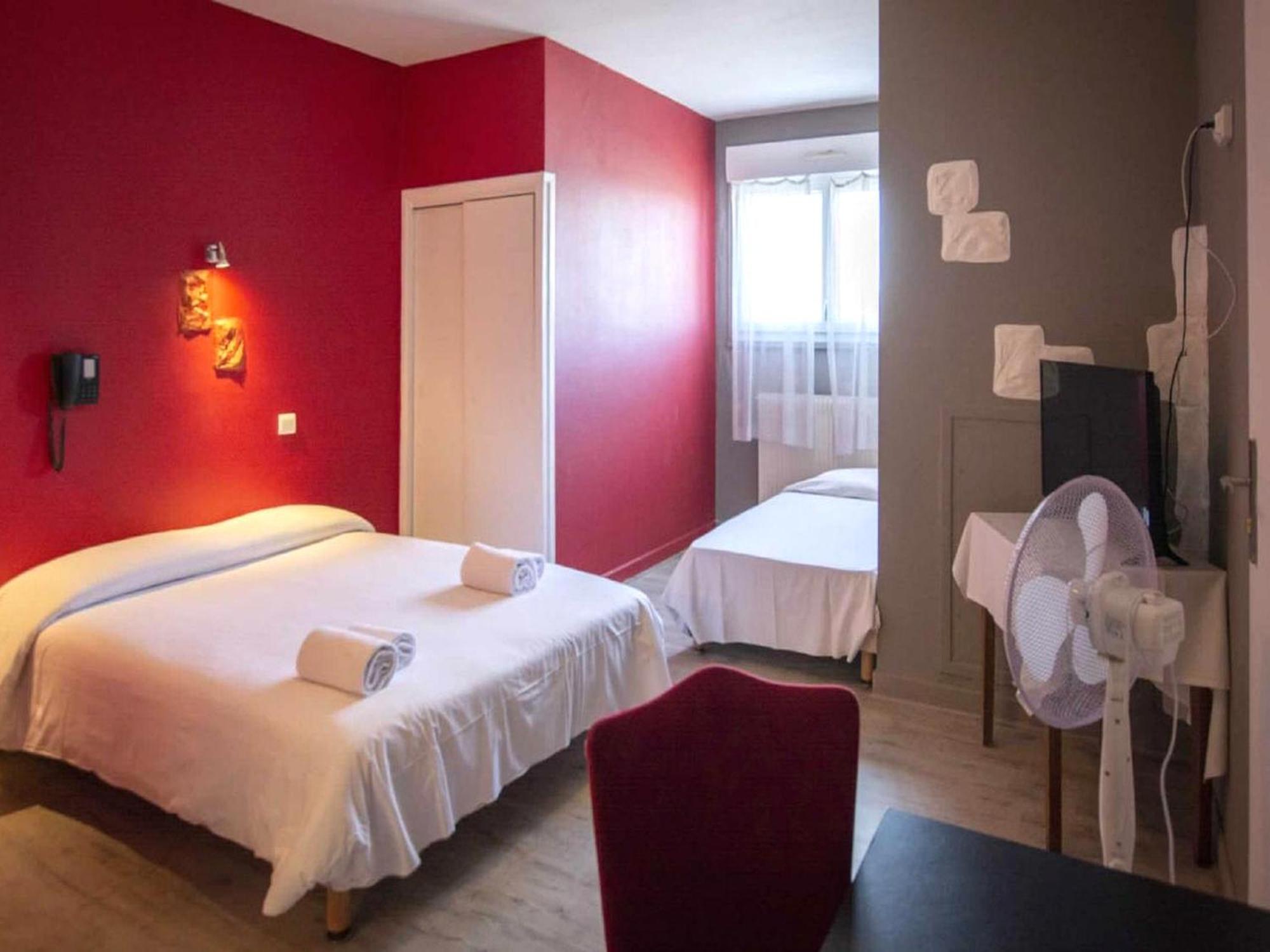 Le Relais De La Route Bleue Hotel Saint-Loup  Buitenkant foto