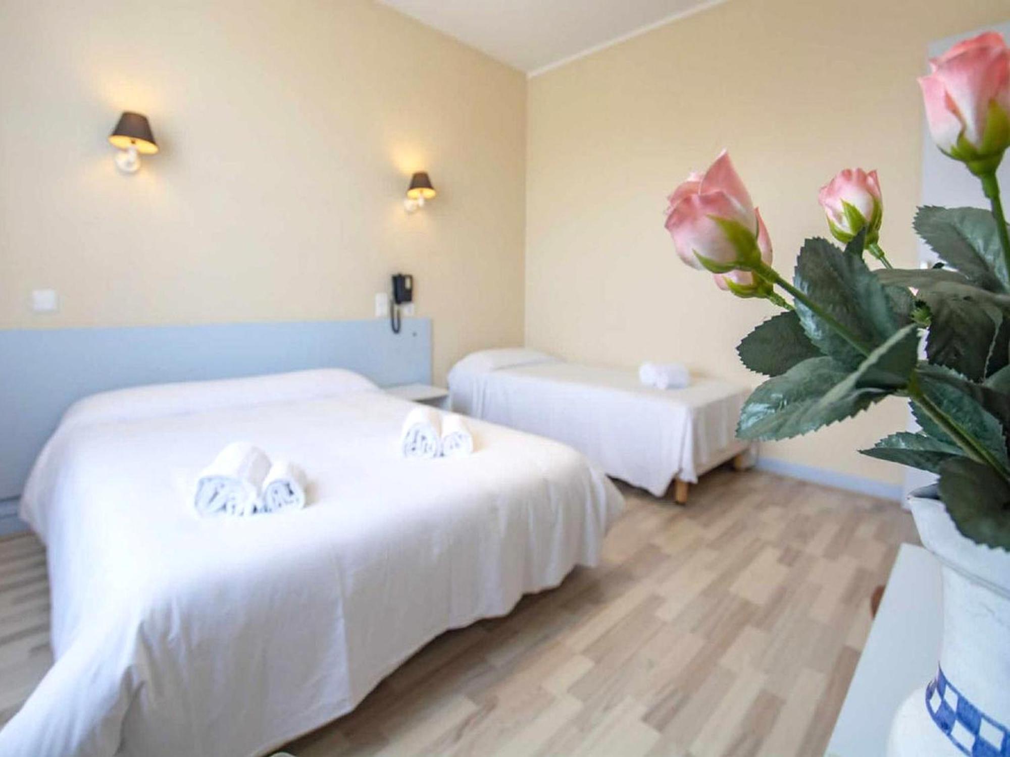 Le Relais De La Route Bleue Hotel Saint-Loup  Buitenkant foto
