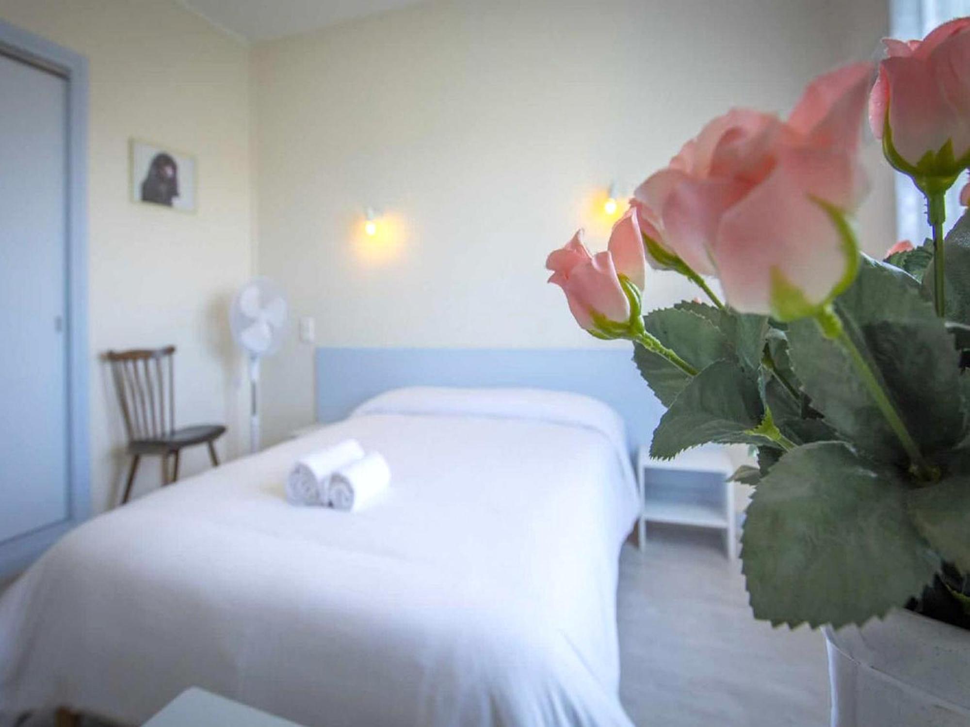 Le Relais De La Route Bleue Hotel Saint-Loup  Buitenkant foto