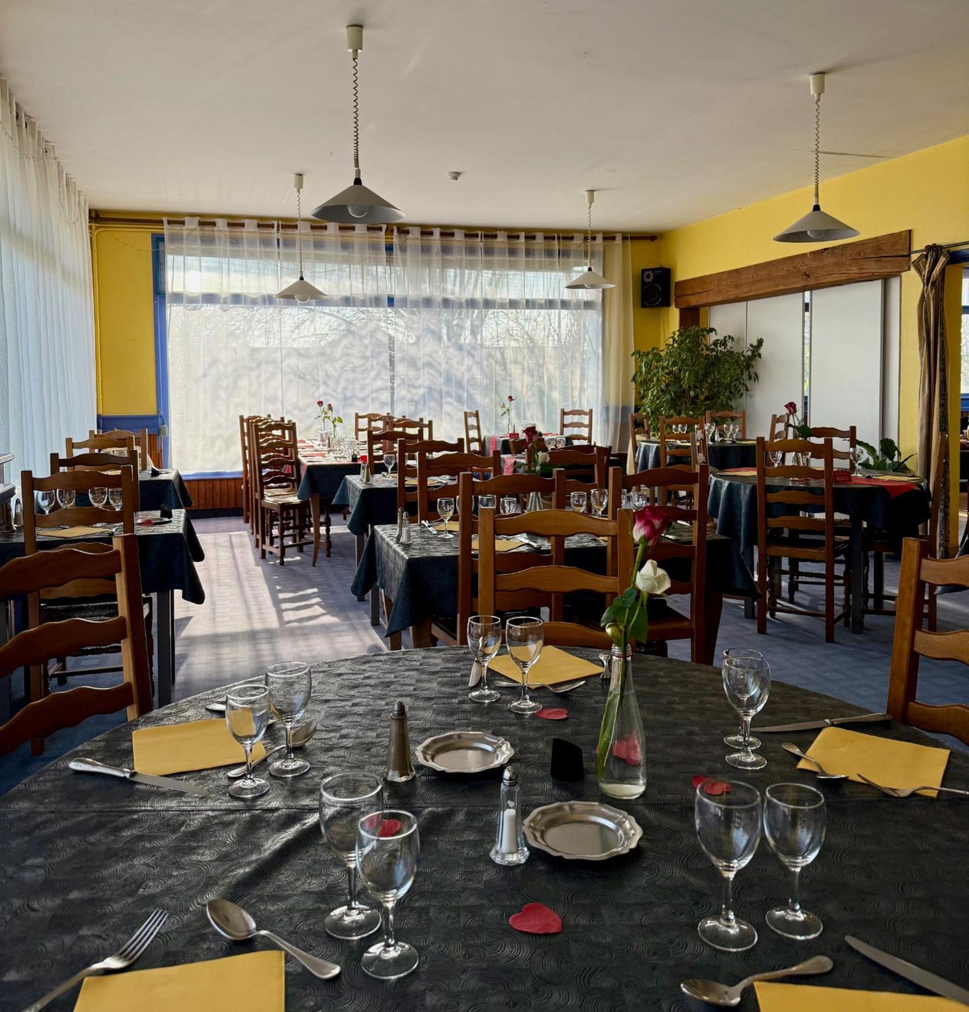 Le Relais De La Route Bleue Hotel Saint-Loup  Buitenkant foto